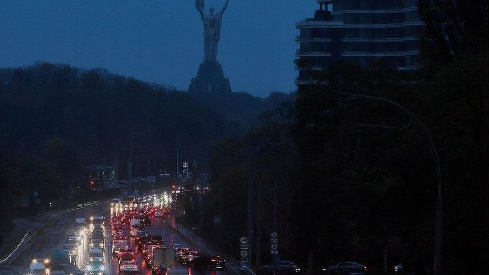 У Києві світло повернули 395 тис. сімей
