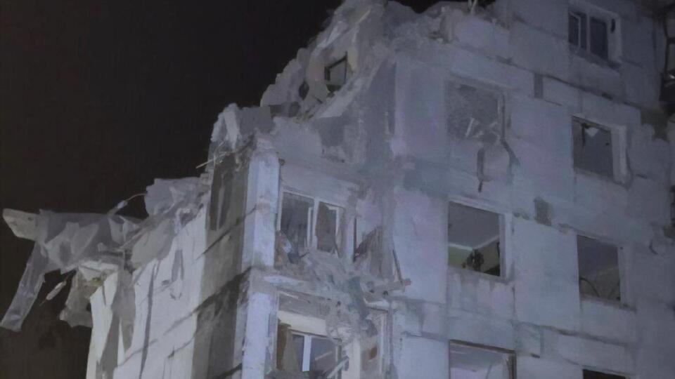 Унаслідок обстрілу п'ятиповерхового житлового будинку постраждало дві жінки