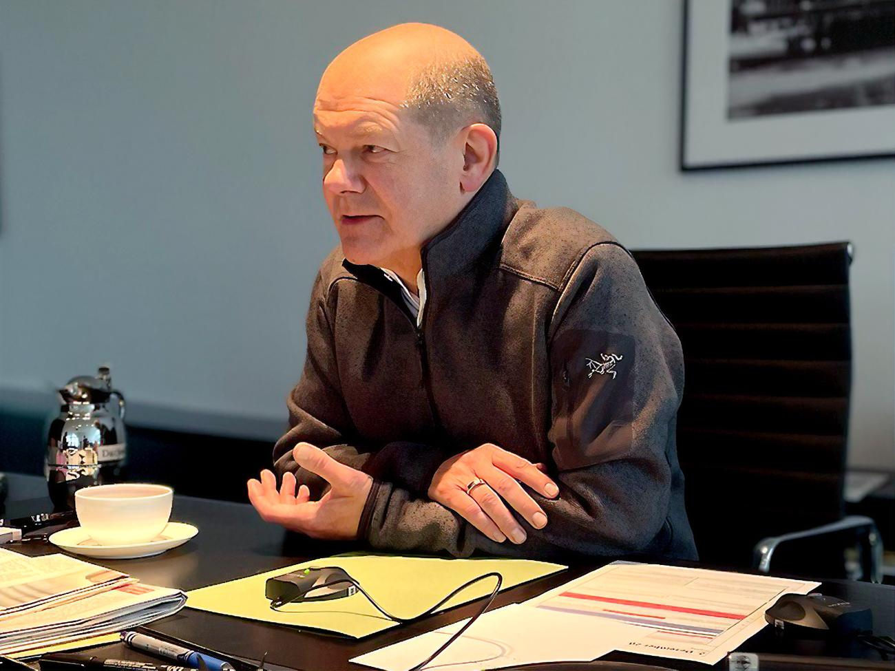 Шольц во время разговора с Путиным призвал Россию к поиску дипломатического решения