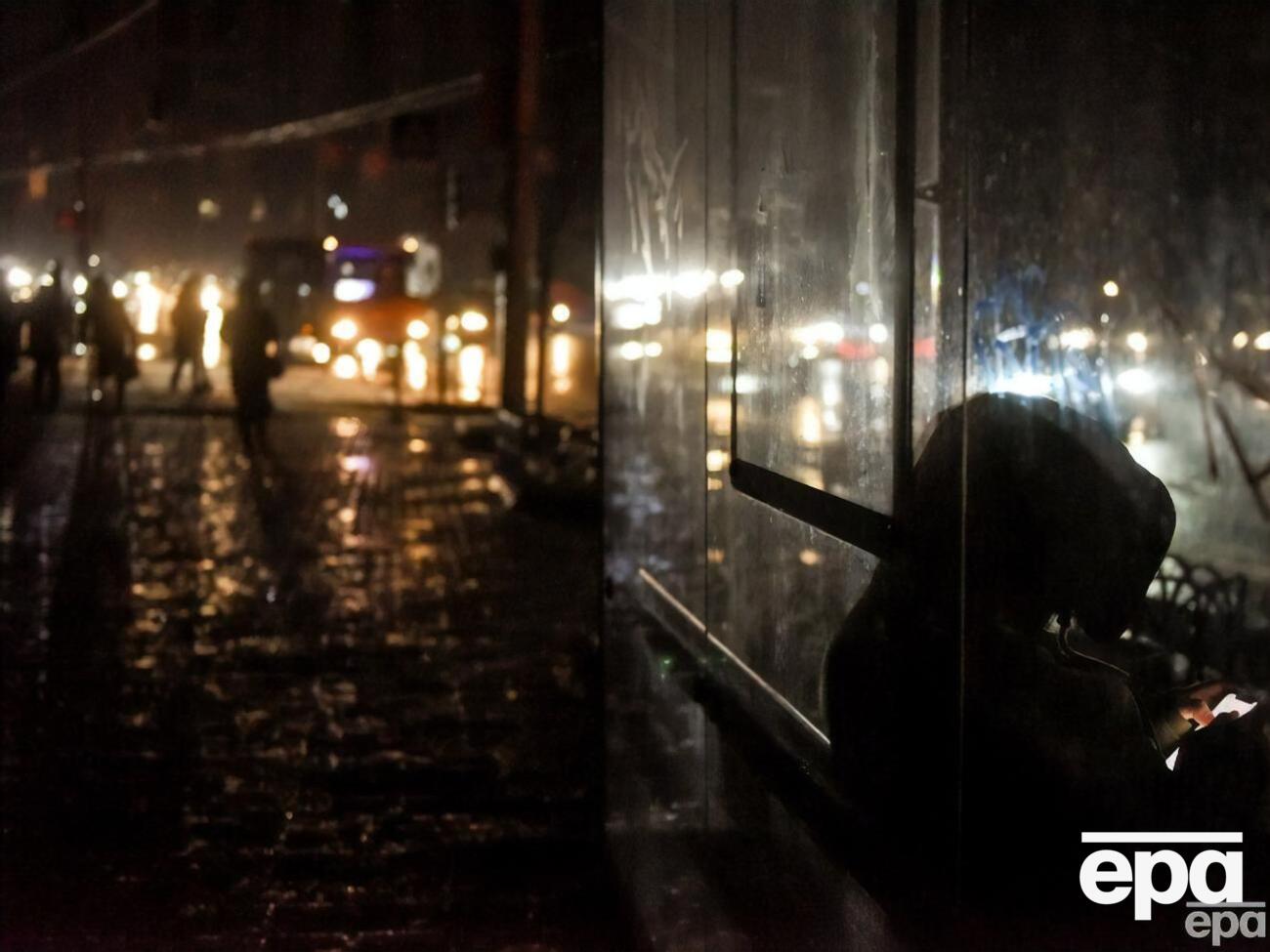 Через російські атаки в Україні почали вводити тимчасові вимкнення світла