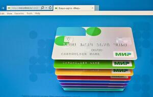 10 банков Кыргызстана решили ограничить операции с картами системы "Мир"