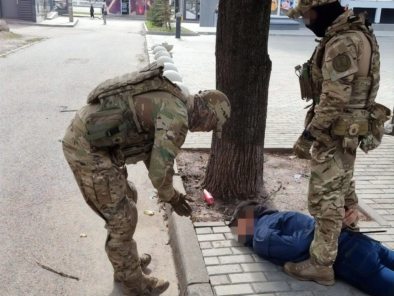Наразі правоохоронці перевіряють причетність фігуранта до підготовки диверсій російських спецслужб