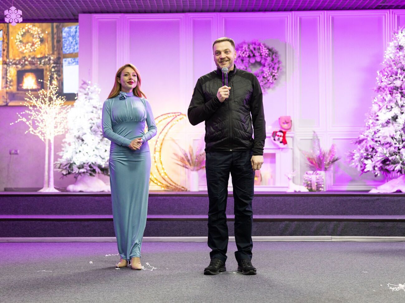 Тина Кароль и Монастырский&nbsp;вручили детям подарки