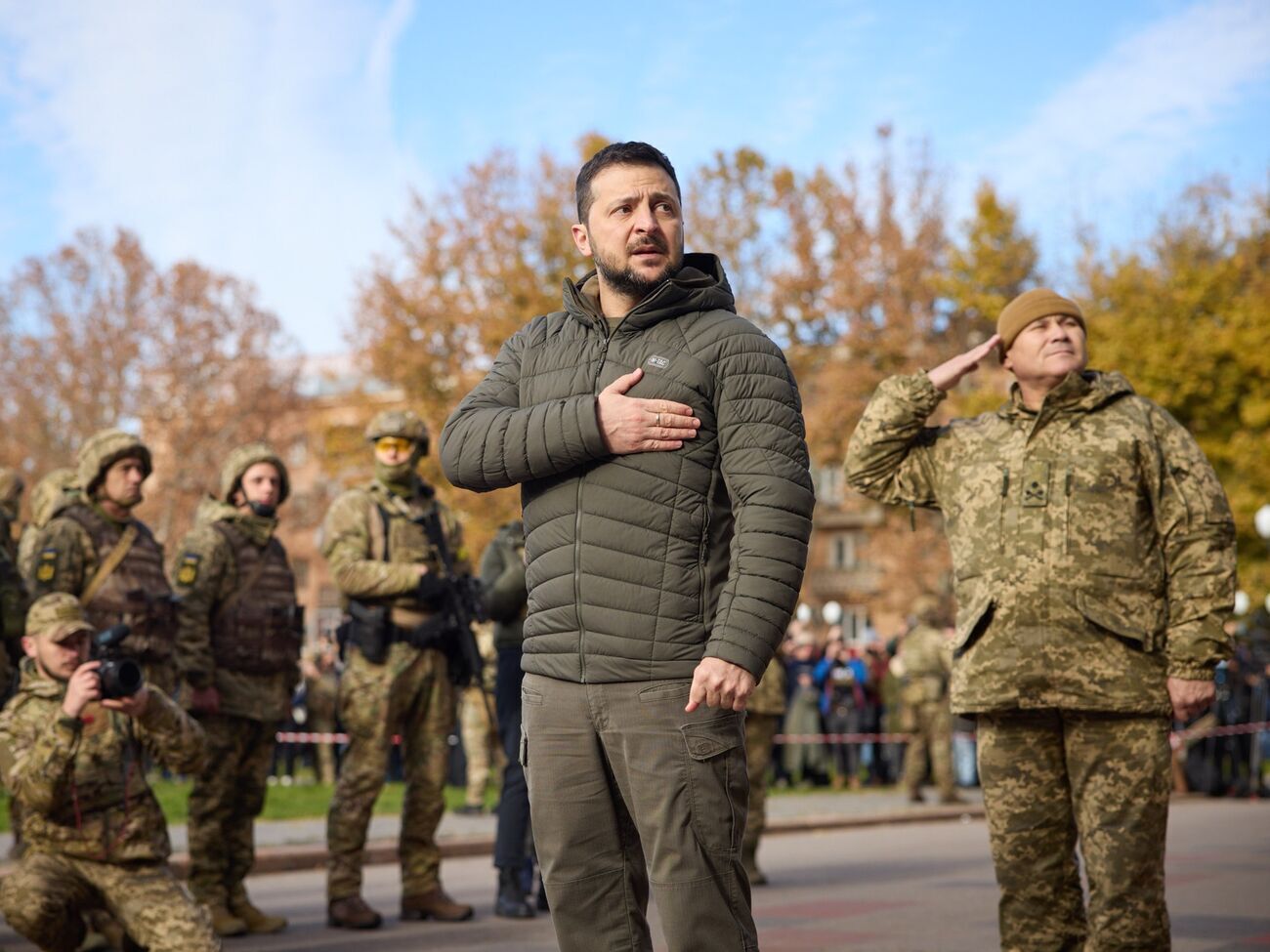 В Бахмуте Зеленский встретился с военными, пообщался с ними и вручил награды украинским бойцам