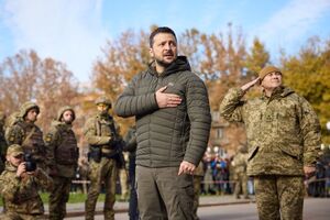 В Бахмуте Зеленский встретился с военными, пообщался с ними и вручил награды украинским бойцам