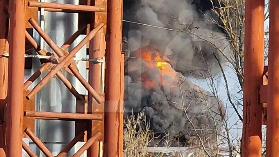 У Шебекіно після вибухів почалася пожежа