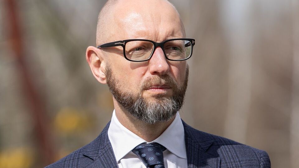 Яценюк: Росію треба загнати в рамки
