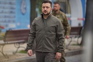 Сегодня в Бахмуте Зеленский встретился с украинскими военными, пообщался с ними и вручил награды