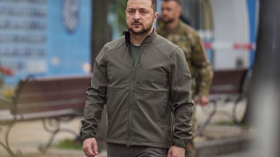 Сегодня в Бахмуте Зеленский встретился с украинскими военными, пообщался с ними и вручил награды