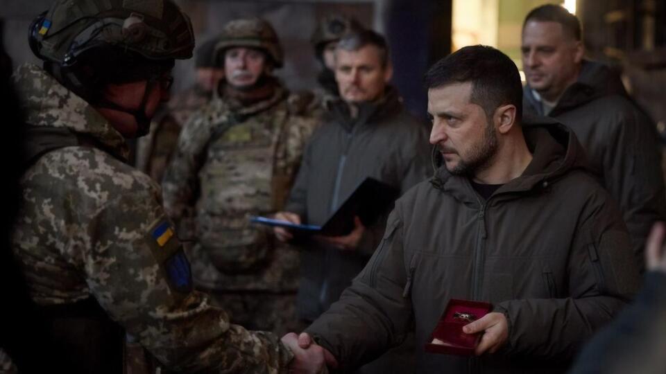 Зеленский приехал в Бахмут и встретился с военными. Фоторепортаж