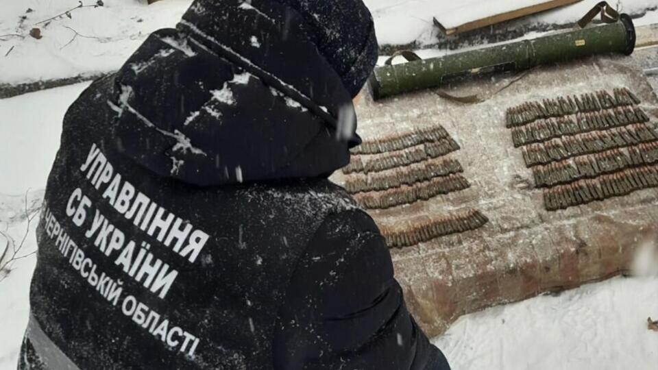 Серед виявленого – десятки ящиків із реактивними снарядами і боєприпасами до протитанкового озброєння, а також набої різного калібру