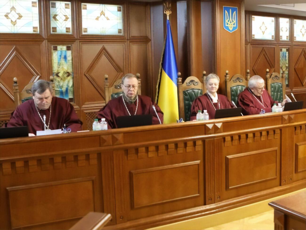 Президент підписав закон щодо створення конкурсної комісії з добору суддів КСУ