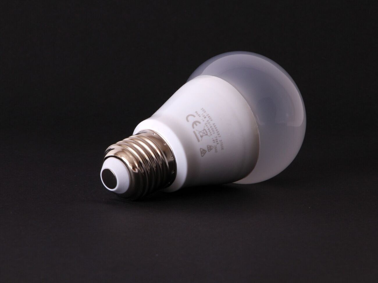 Украинцам предлагают обменять обычные лампы на более экономичные