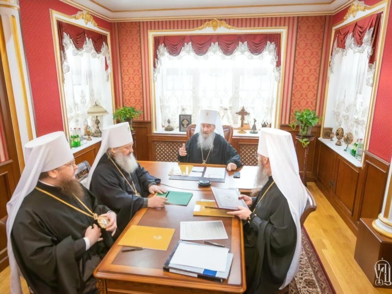 УПЦ МП просит Зеленского снять персональные санкции с ее представителей