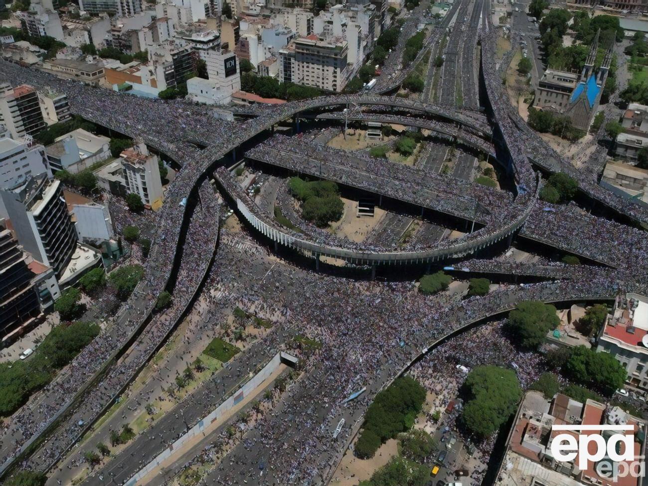 На улицы Буэнос-Айреса вышли 10% населения страны