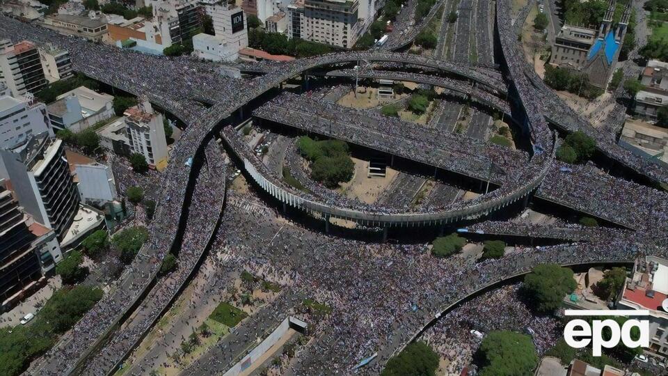 На улицы Буэнос-Айреса вышли 10% населения страны