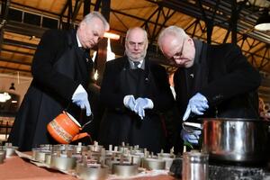 Науседа, Карис и Левитс сделали свечи для ВСУ