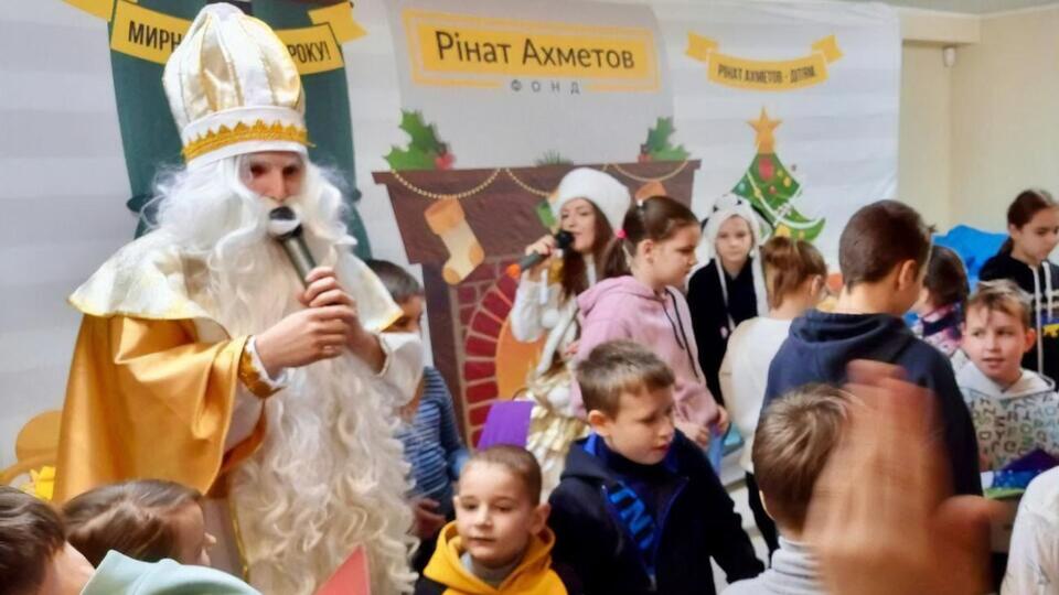 В рамках новогодней акции "Ринат Ахметов – Детям" Фонд организовал поздравление в общественном союзе "Зеленый центр Запорожья"