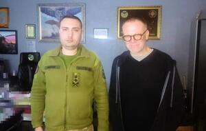 В Украине МакКью (справа) встретился с Будановым (слева)