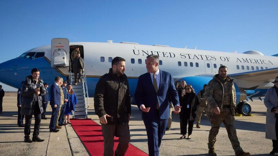 Самолет с Зеленским на борту приземлился на авиабазе Эндрюс, сообщил CNN