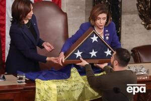 Пелоси вручила Зеленскому флаг США, который был над зданием Капитолия