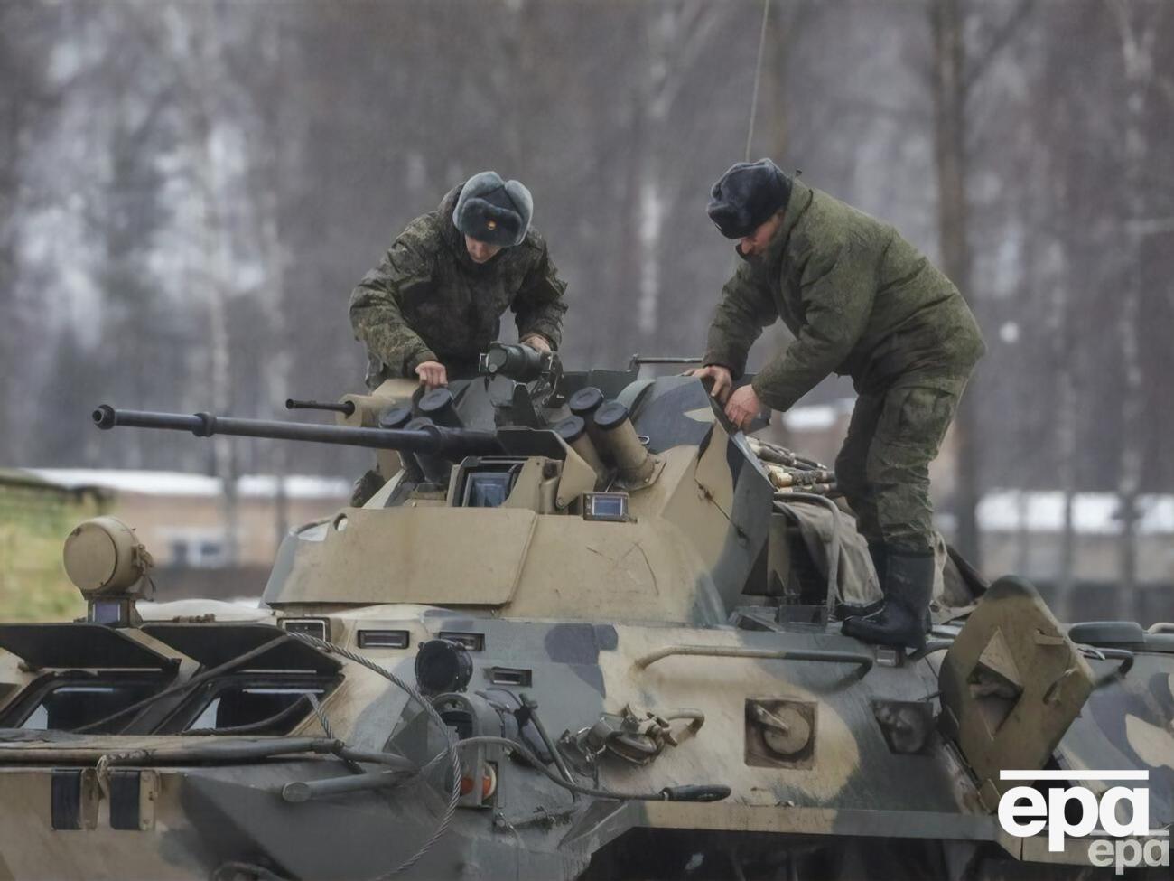 Росії бракує власних військових інструкторів, кажуть у розвідці