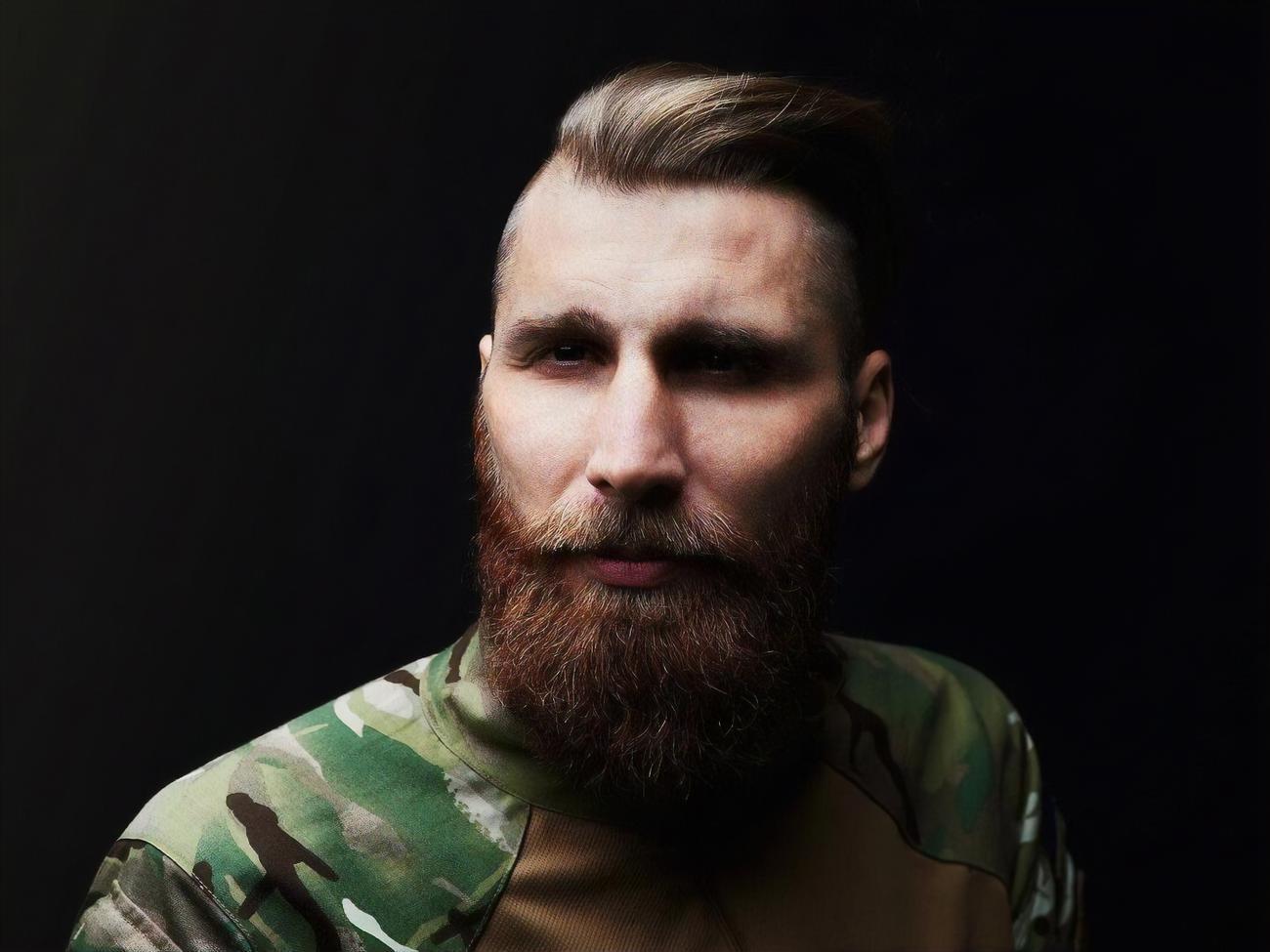 Перебуваючи на фронті, Вишебаба написав вірш "Як замовкнуть усі автомати&hellip;"