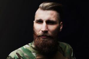 Перебуваючи на фронті, Вишебаба написав вірш "Як замовкнуть усі автомати…"