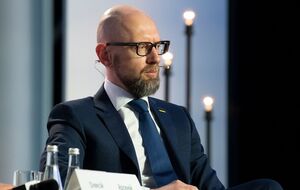 Яценюк: Наступит время, когда украинский флаг будет и в Севастополе, и в Ялте