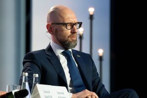 Яценюк: Наступит время, когда украинский флаг будет и в Севастополе, и в Ялте