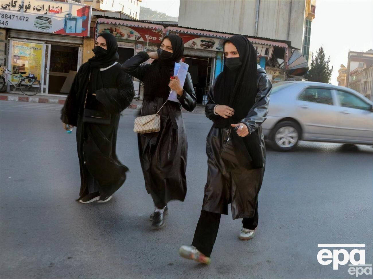 20 грудня таліби заборонили жінкам навчатися в університетах Афганістану