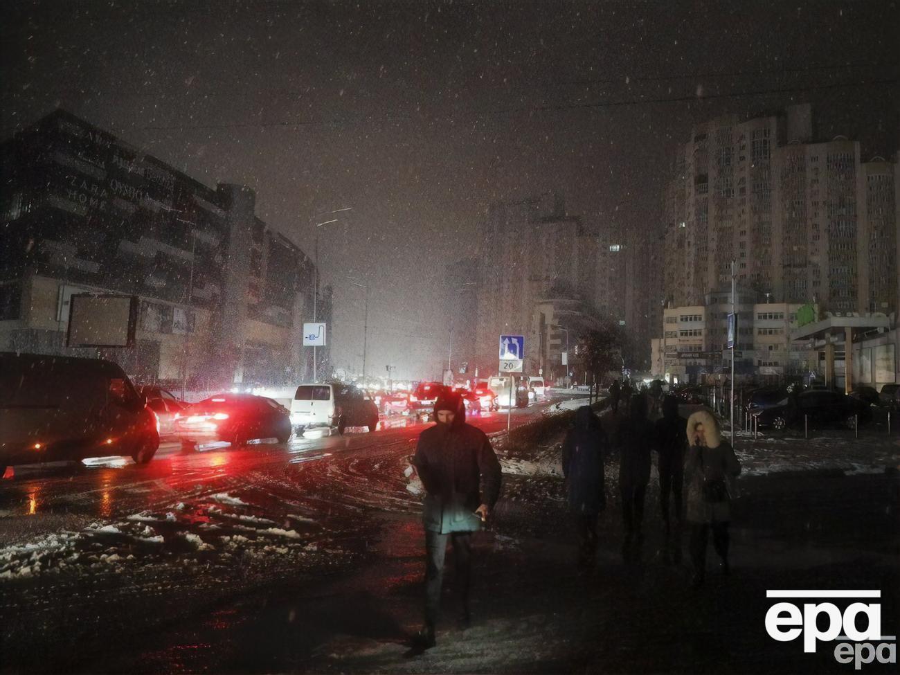 Благодаря временным схемам в Киеве удалось запитать дома, которые после обстрелов оставались без питания, отметил Коваленко