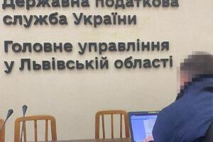 Трем чиновникам регионального управления Государственной налоговой службы сообщили о подозрении