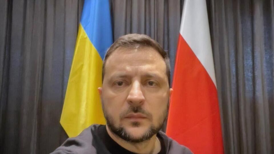 Зеленский поздравил украинских энергетиков с профессиональным праздником