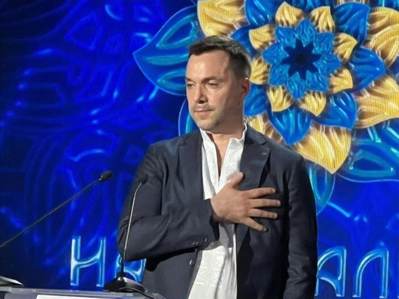 Арестович рассказал, что его друг погиб на опасной позиции в тяжелом бою