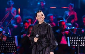 Кельменди является популярной албанской певицей