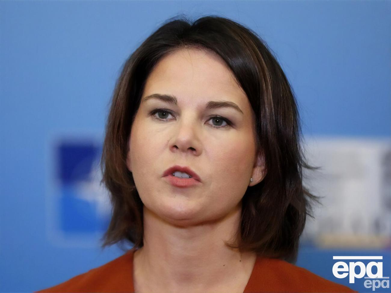 За словами Бербок, зараз німецький уряд знову вивчає питання щодо надання більшої допомоги Збройним силам України
