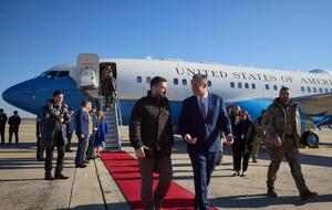 Пилоты американского самолета только после появления Зеленского на борту узнали, что в США летит президент Украины