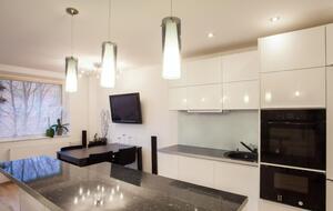 На кухні краще не ставити телевізор на стіл чи стільницю