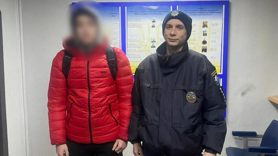 Поліцейські повернули батькам 17-річного підлітка і провели з ним профілактичну бесіду