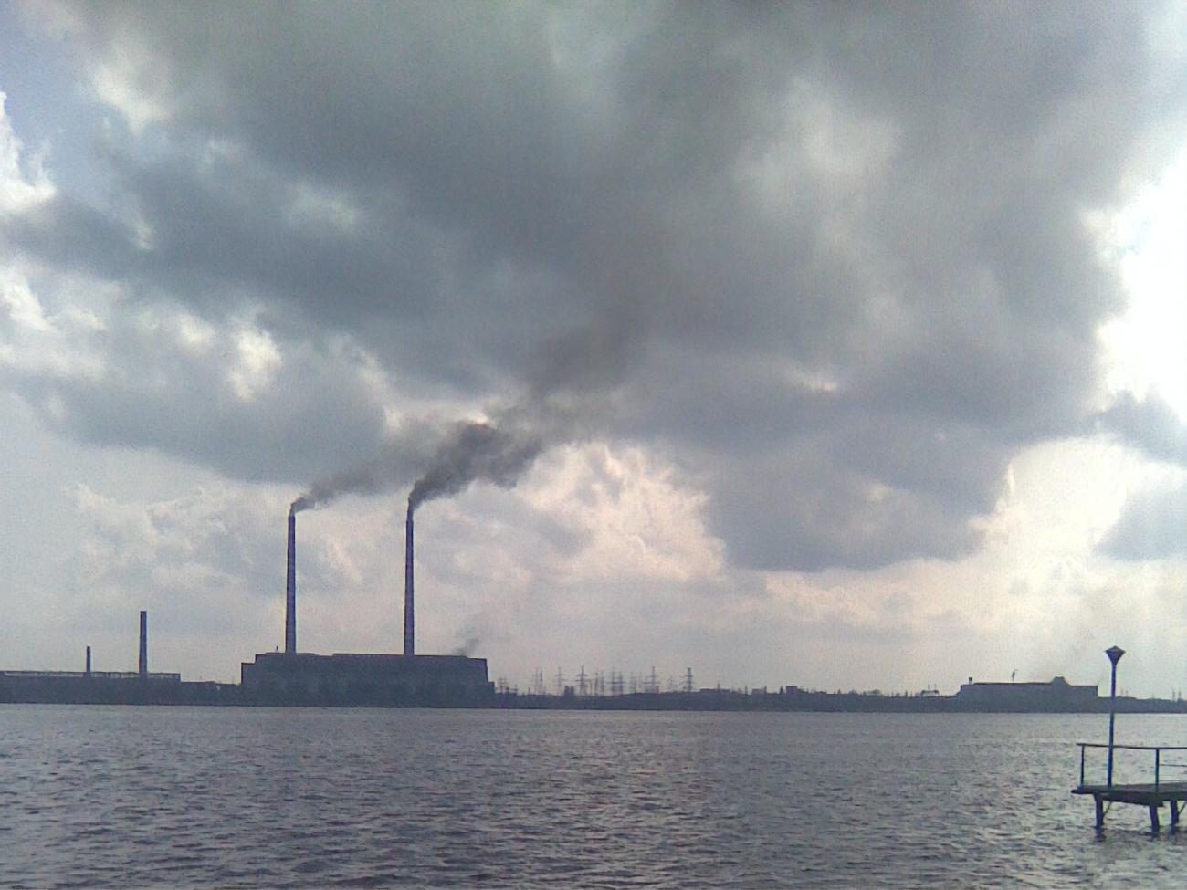 Энергетики начнут возобновлять работу оборудования после окончания обстрела оккупантами, отметили в ДТЭК