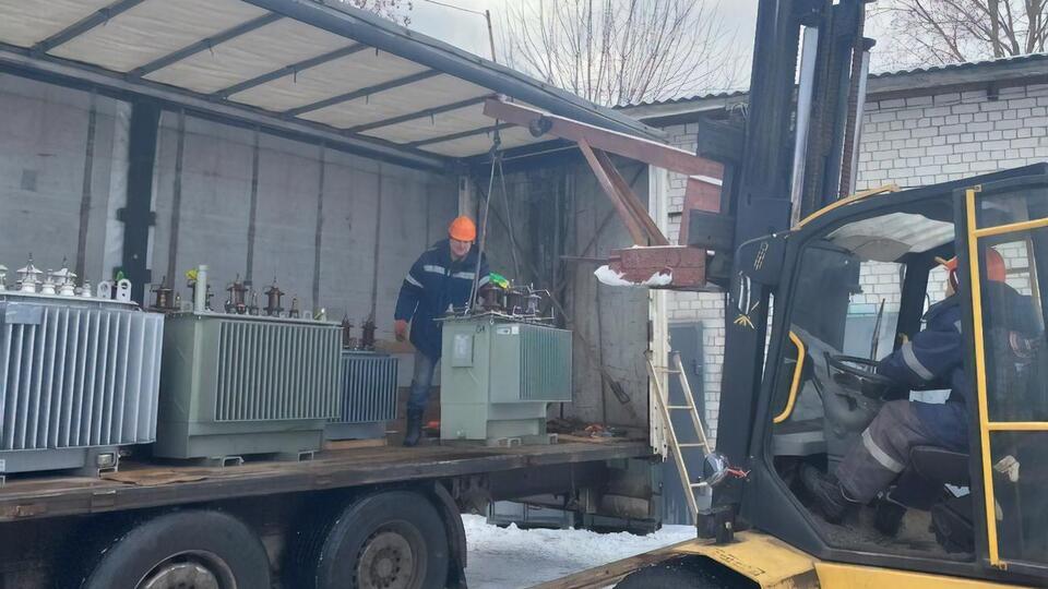 Украина получает от партнеров энергетическое оборудование в качестве гуманитарной помощи