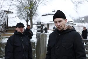 Tony Tonite (справа) признался, что писал песню, которую исполнил вместе с Yarmak (слева), вдохновившись словами Дудаева