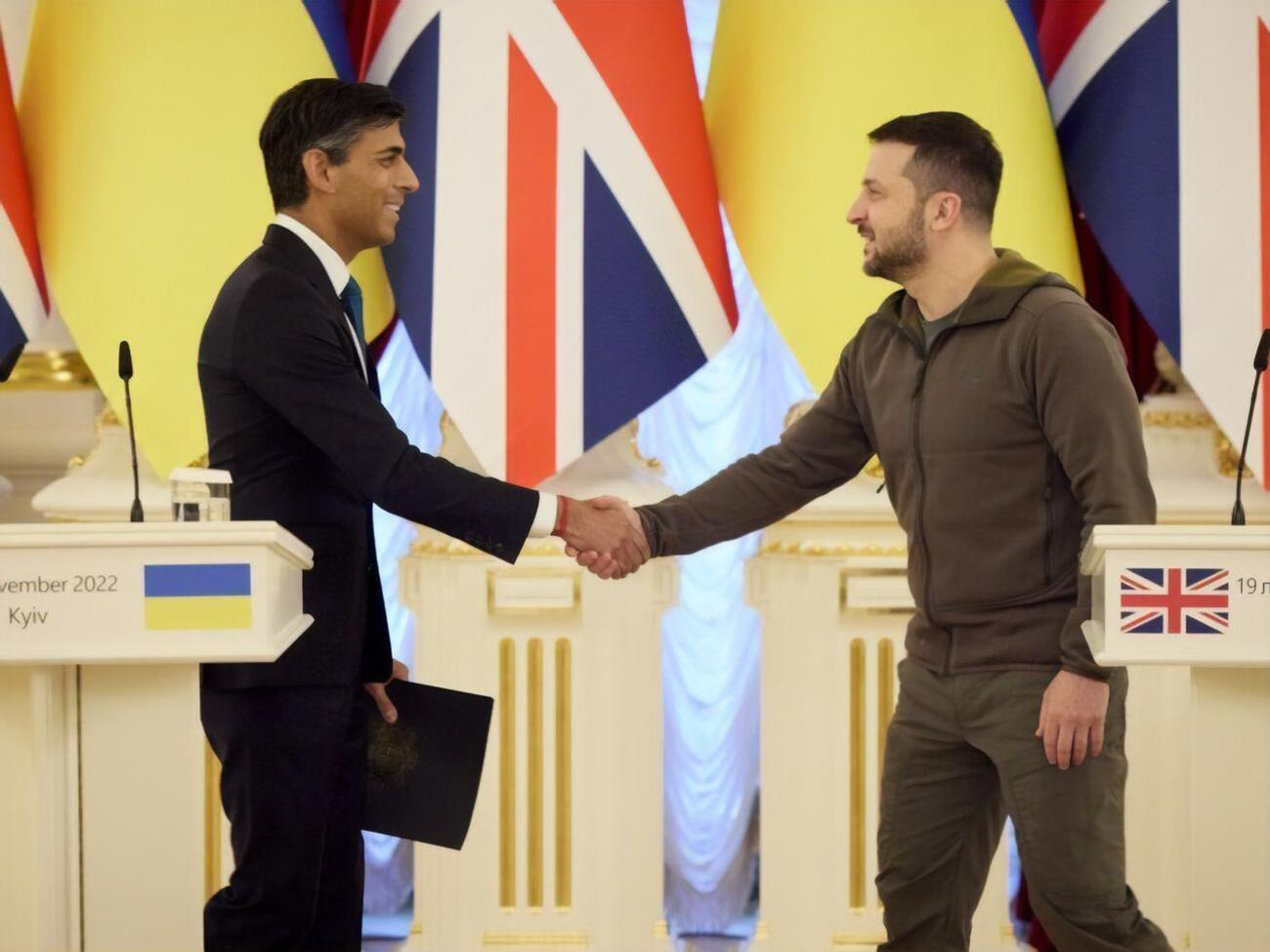 Зеленский поблагодарил Сунака и народ Великобритании за поддержку Украины