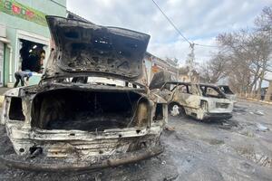 Оккупанты обстреляли Херсон из РСЗО, сгорело шесть автомобилей