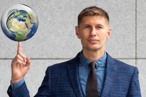 Евгений Левченко: Пусть у руля станут другие, более компетентные люди