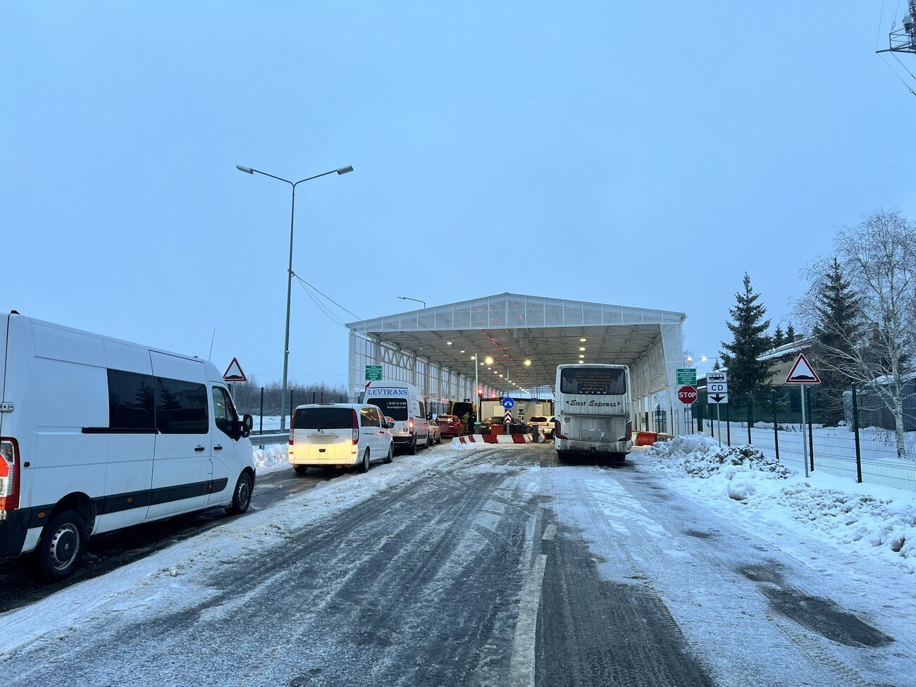 B направлении выезда в Польшу наблюдаются очереди от 100 до 200 легковых автомобилей