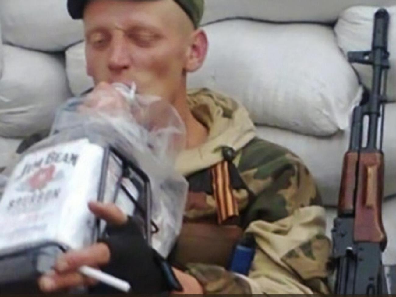 По словам оккупанта, он опасается своих же пьяных товарищей больше, чем украинцев