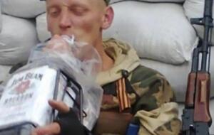 По словам оккупанта, он опасается своих же пьяных товарищей больше, чем украинцев