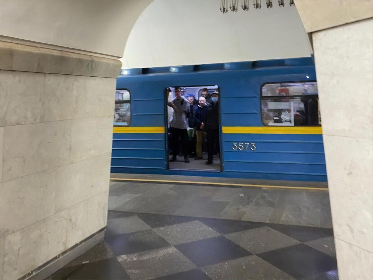 В киевском метро пассажир сегодня попал под поезд